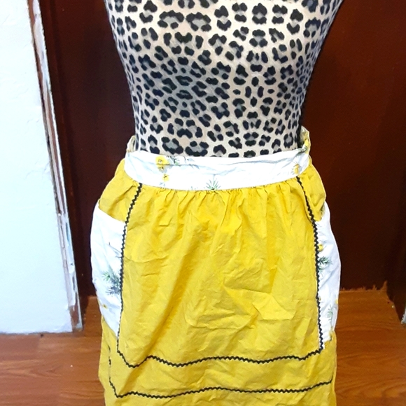 Cottagecore Prairie Mustard Yellow Half Apron - Picture 7 of 8
